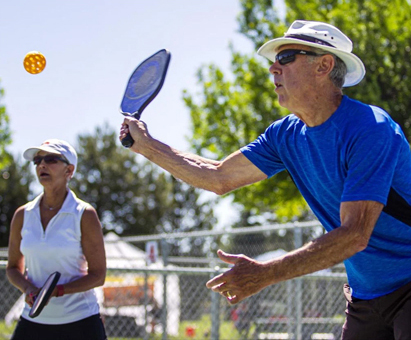 Pick Pickleball: Wie und wo man den beliebten Sport spielt